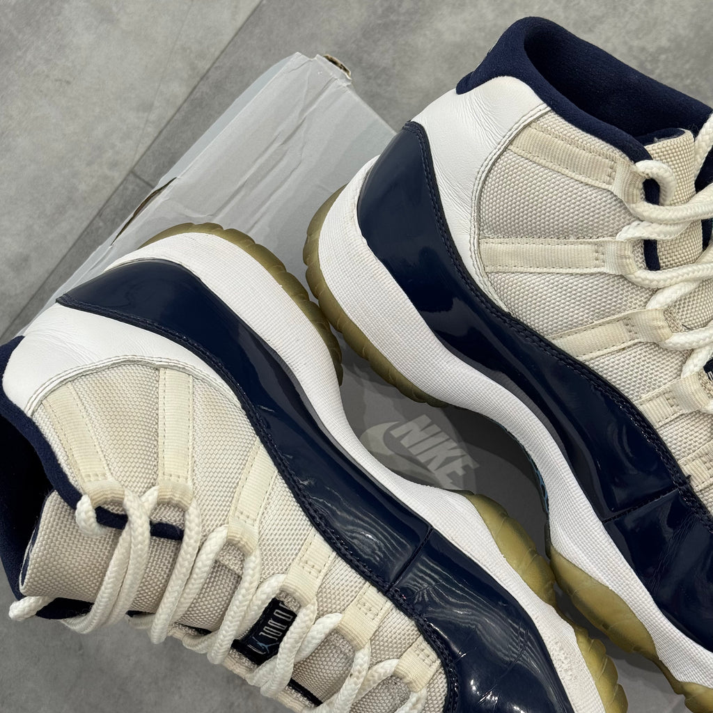Air Jordan 11 Retro UNC Win Like 82 (40) - Usado