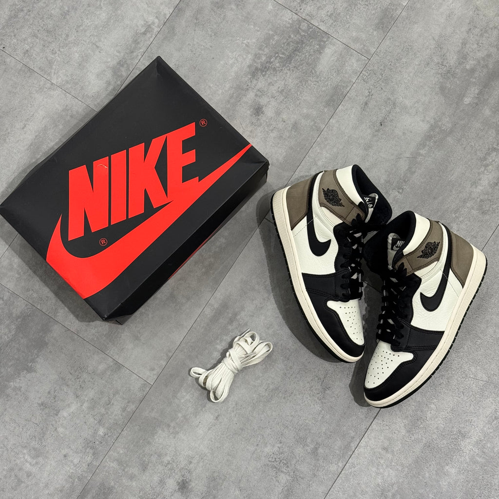 Air Jordan 1 Retro High Dark Mocha (41) - Usado