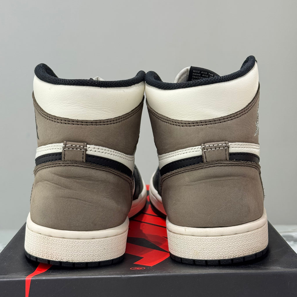 Air Jordan 1 Retro High Dark Mocha (41) - Usado