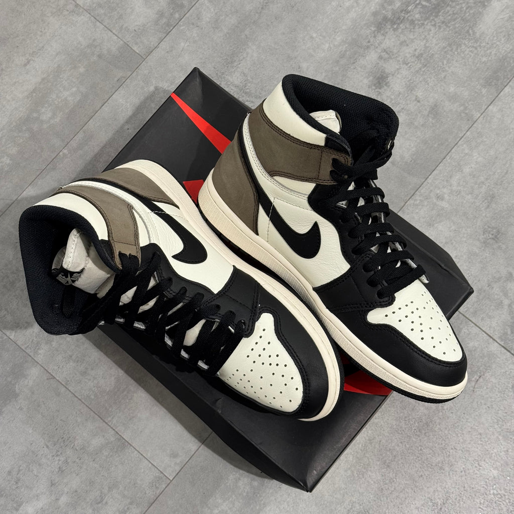 Air Jordan 1 Retro High Dark Mocha (41) - Usado