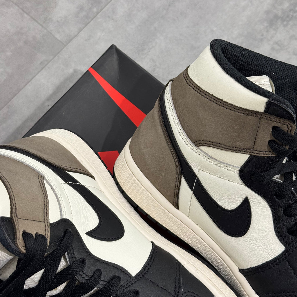 Air Jordan 1 Retro High Dark Mocha (41) - Usado