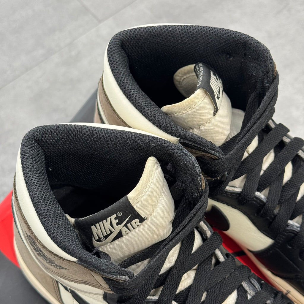 Air Jordan 1 Retro High Dark Mocha (41) - Usado