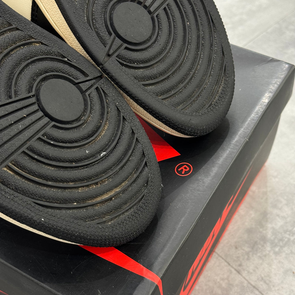 Air Jordan 1 Retro High Dark Mocha (41) - Usado