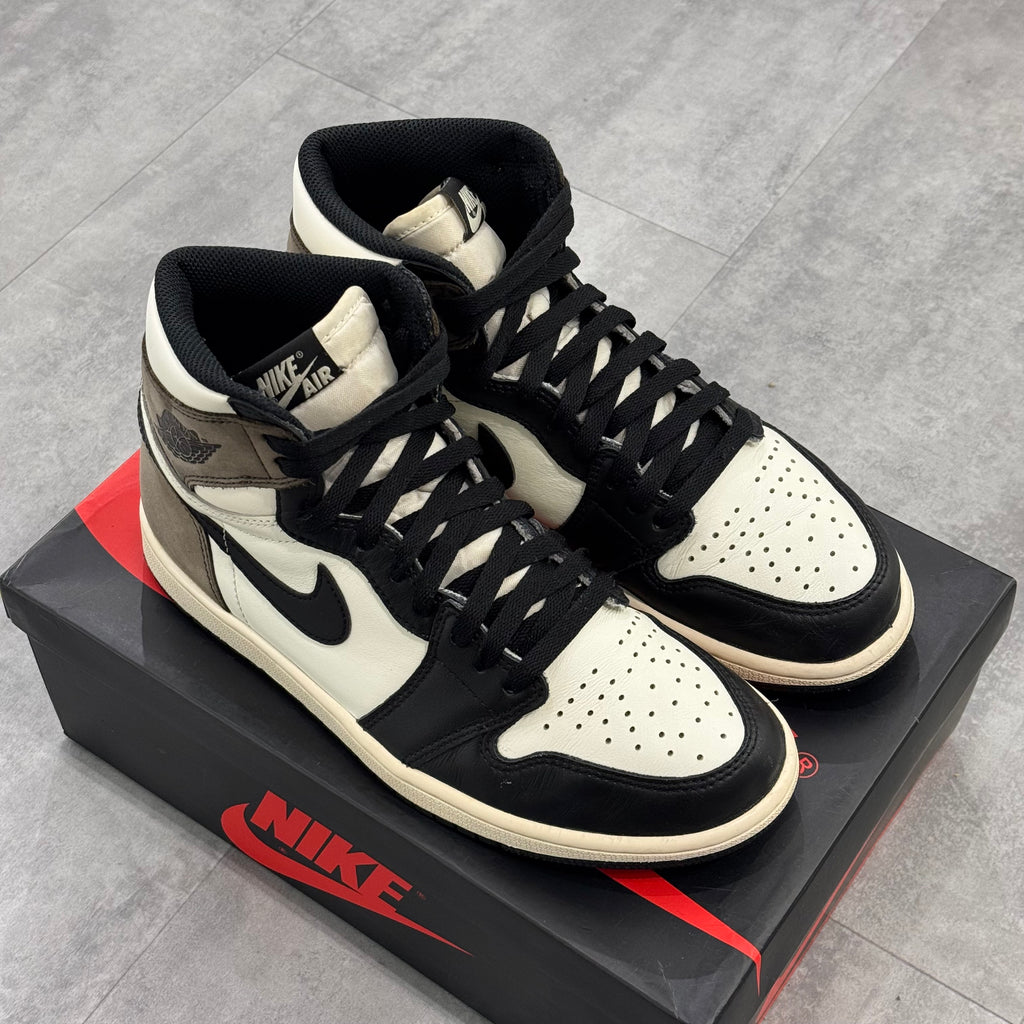 Air Jordan 1 Retro High Dark Mocha (41) - Usado