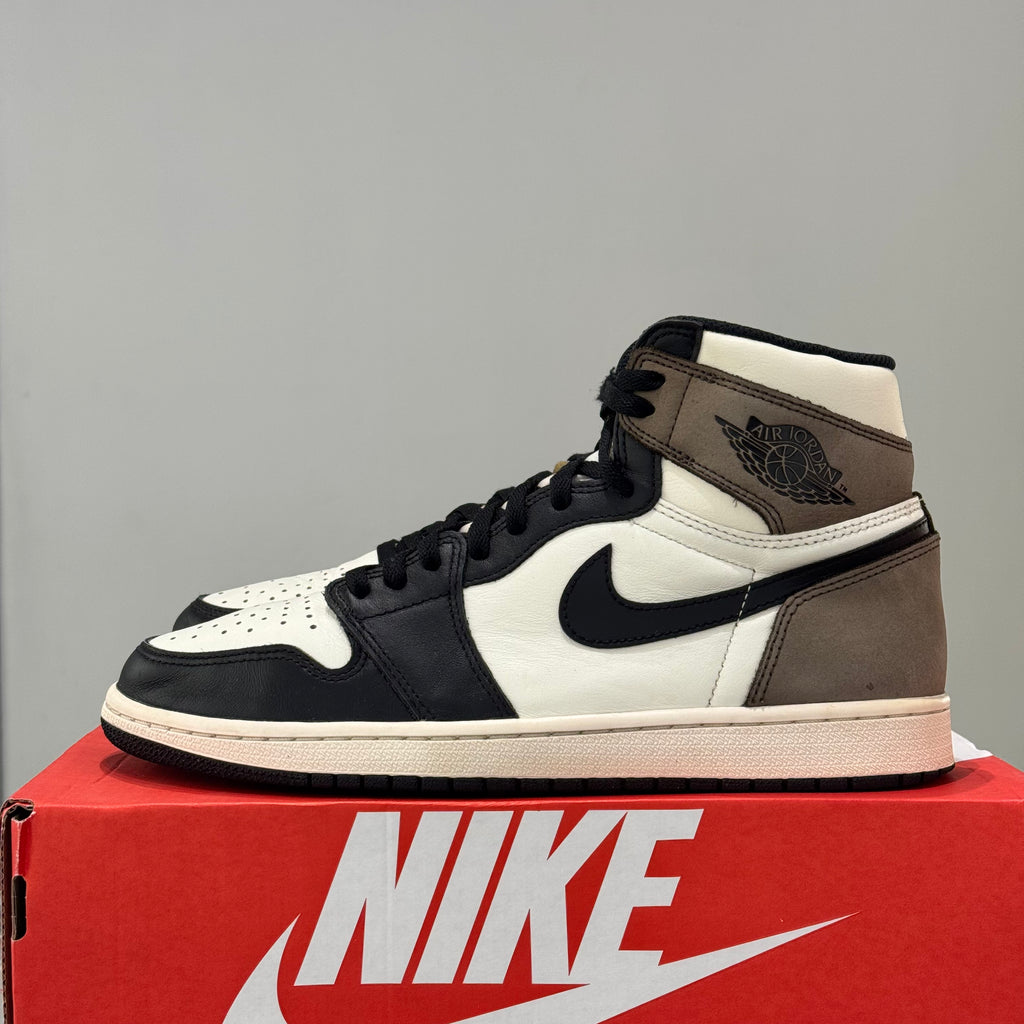 Air Jordan 1 Retro High Dark Mocha (43) - Usado