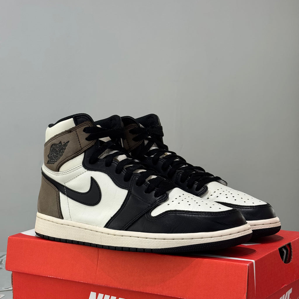 Air Jordan 1 Retro High Dark Mocha (43) - Usado