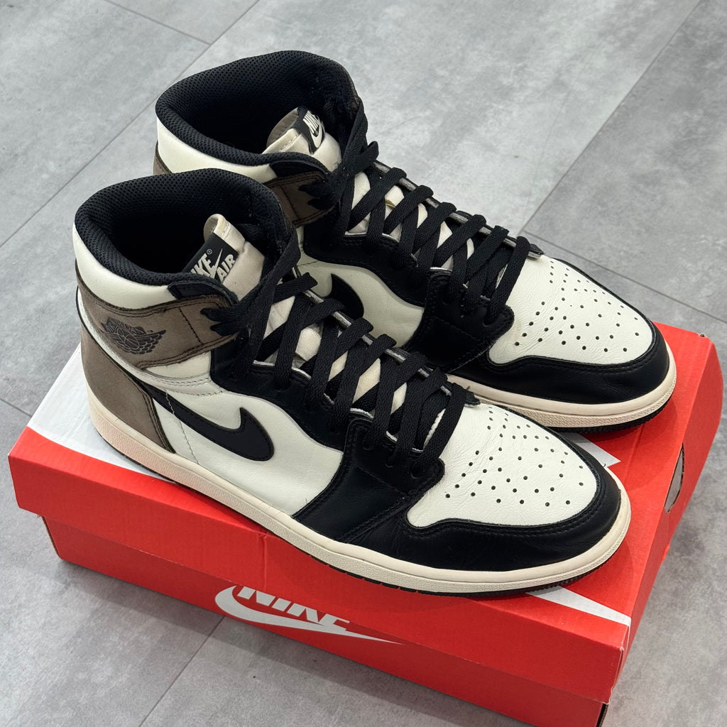 Air Jordan 1 Retro High Dark Mocha (43) - Usado