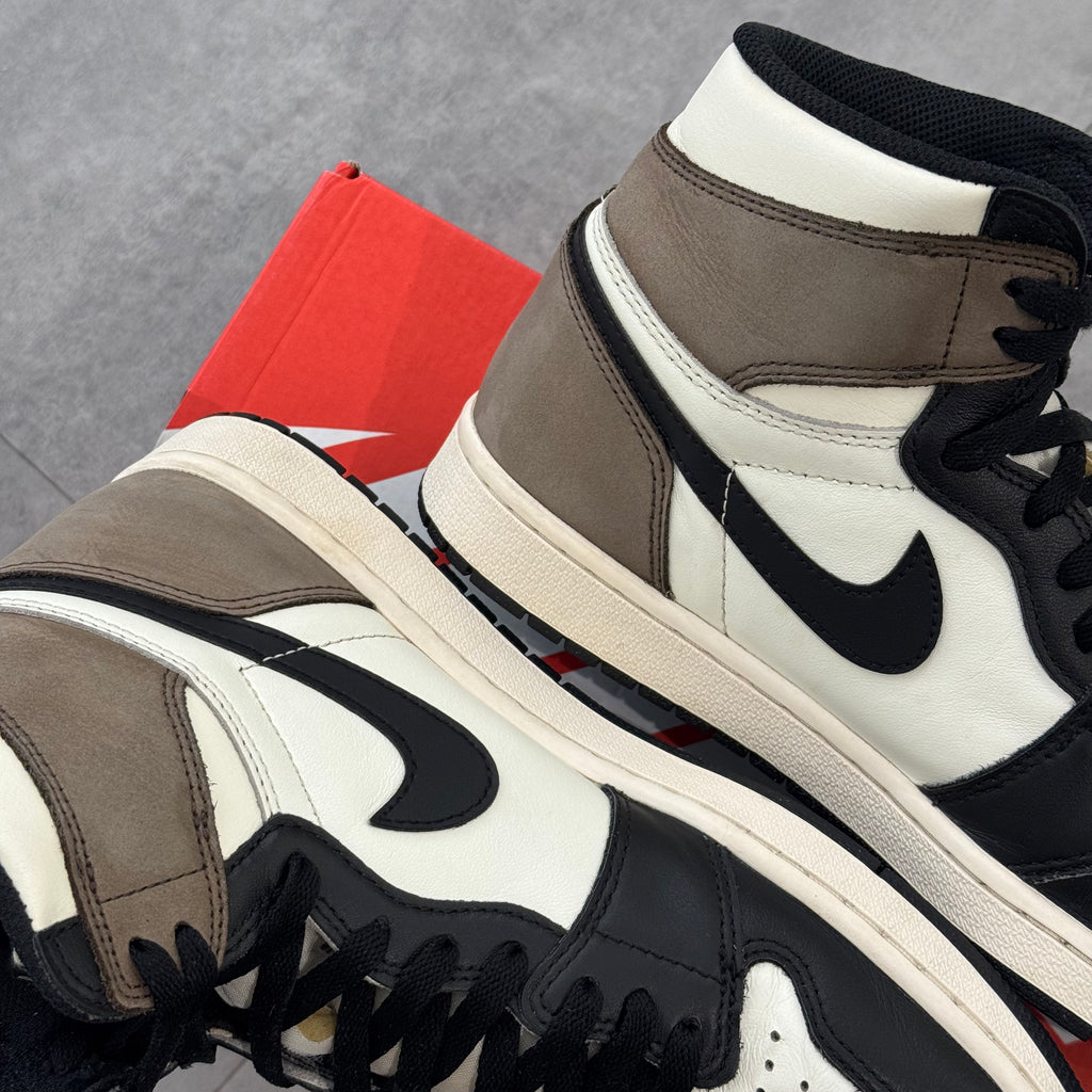 Air Jordan 1 Retro High Dark Mocha (43) - Usado