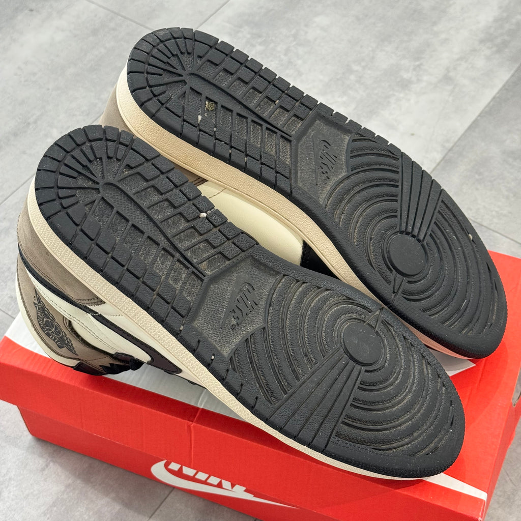 Air Jordan 1 Retro High Dark Mocha (43) - Usado