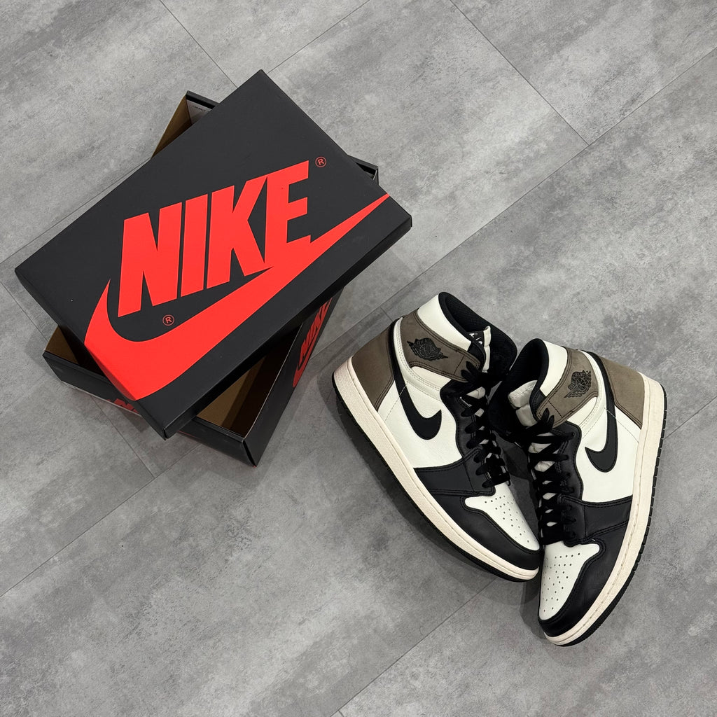 Air Jordan 1 Retro High Dark Mocha (43) - Usado