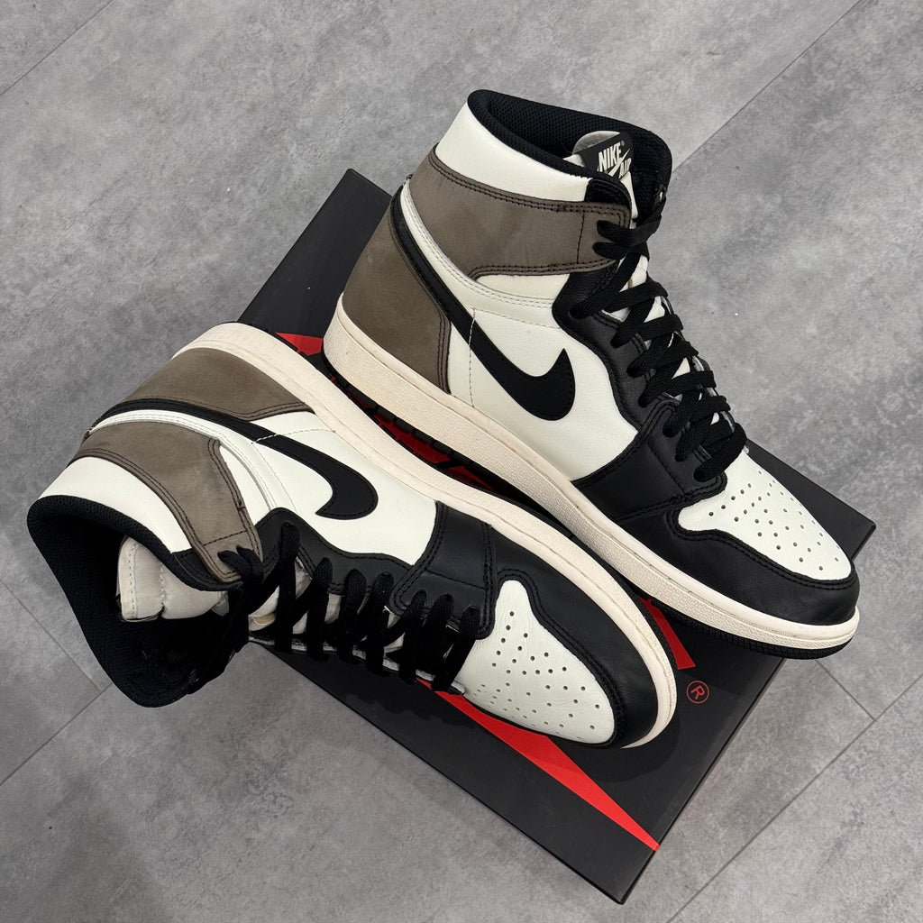 Air Jordan 1 Retro High Dark Mocha (43) - Usado