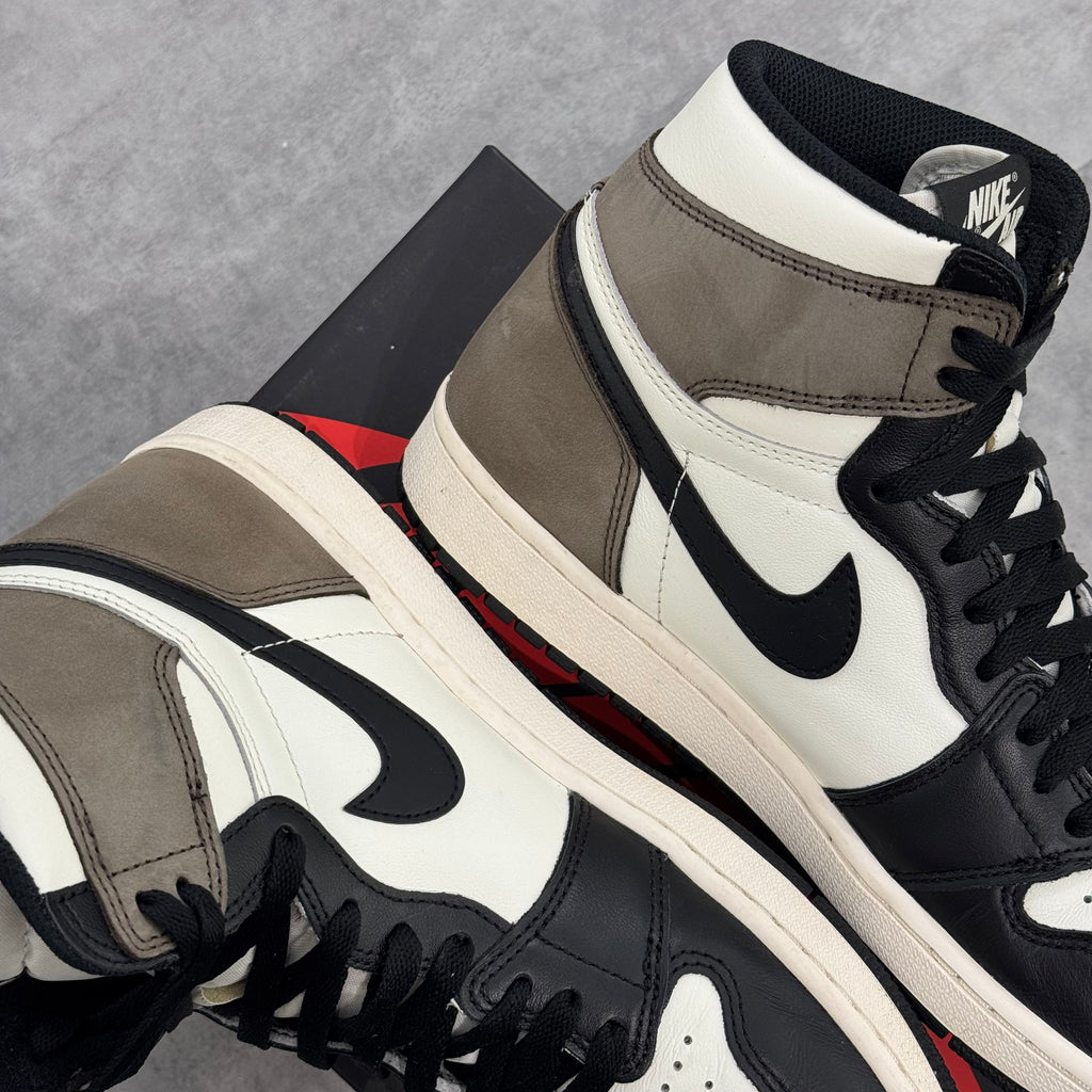 Air Jordan 1 Retro High Dark Mocha (43) - Usado