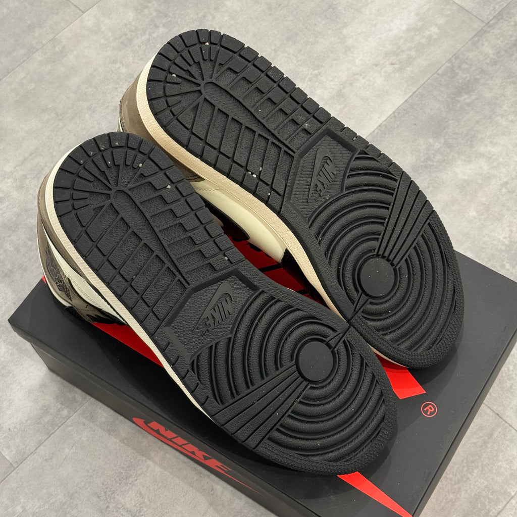 Air Jordan 1 Retro High Dark Mocha (43) - Usado