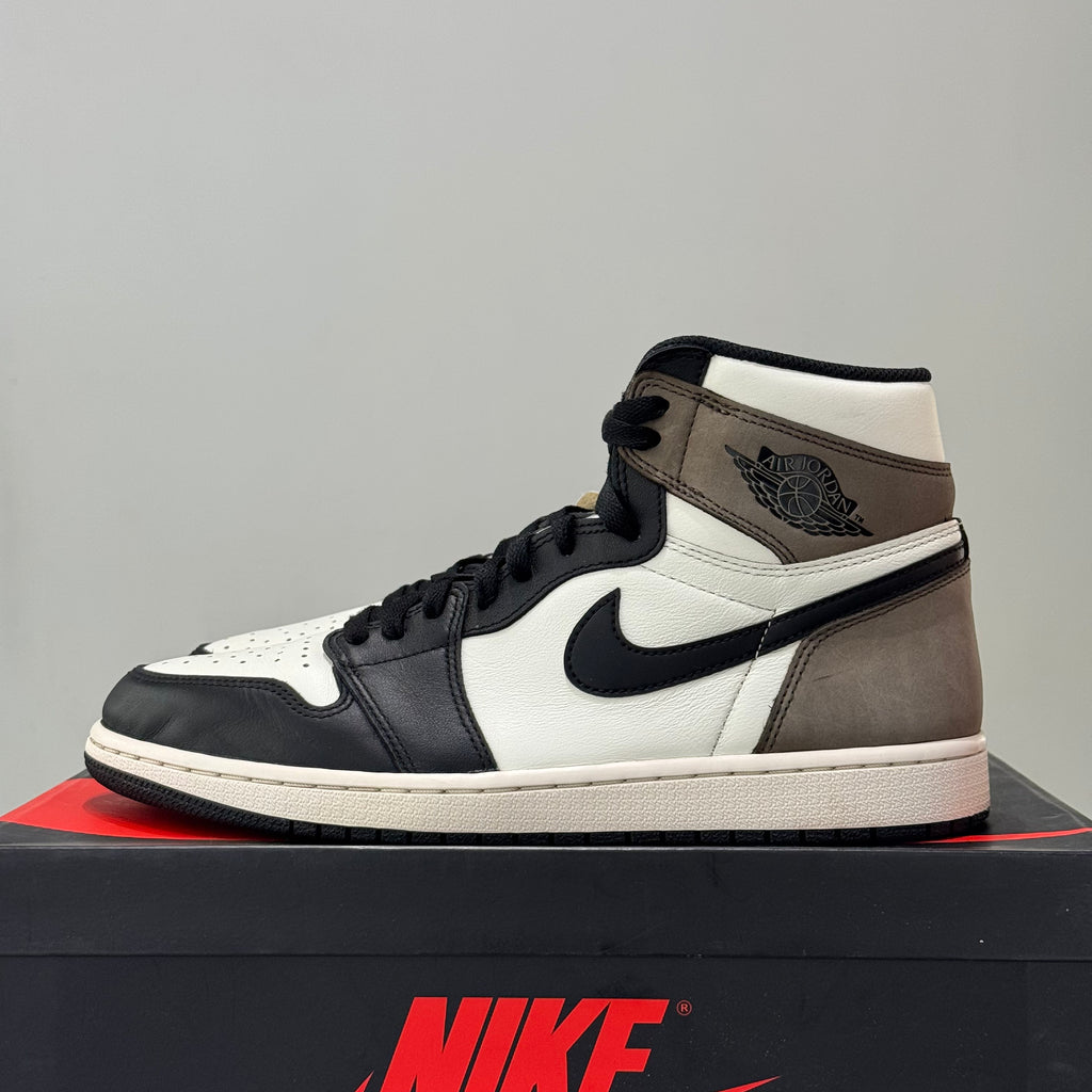 Air Jordan 1 Retro High Dark Mocha (44.5) - Usado