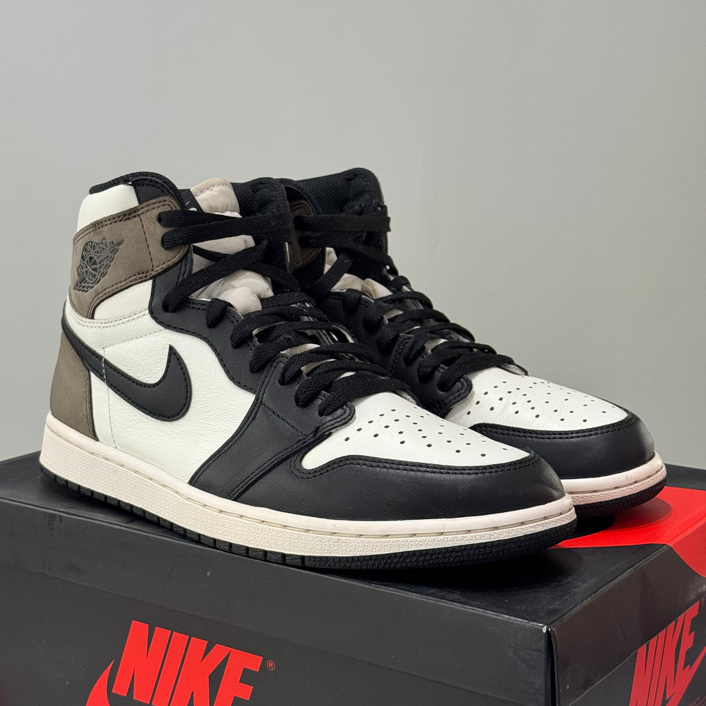 Air Jordan 1 Retro High Dark Mocha (44.5) - Usado