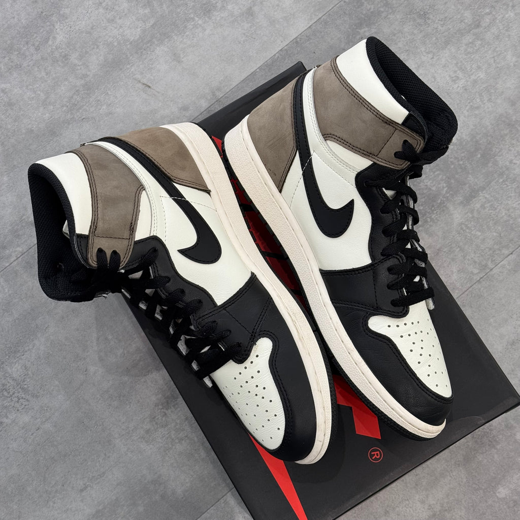 Air Jordan 1 Retro High Dark Mocha (44.5) - Usado