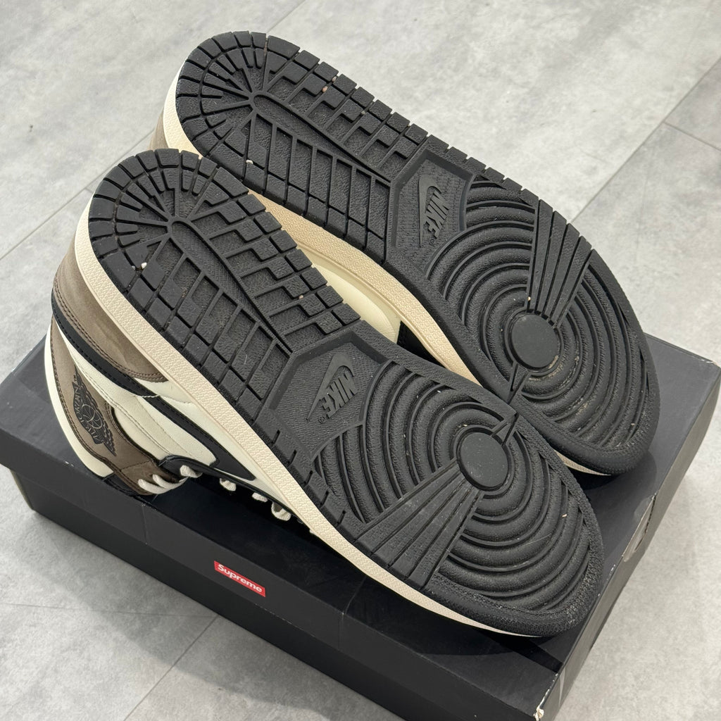 Air Jordan 1 Retro High Dark Mocha (45) - Usado