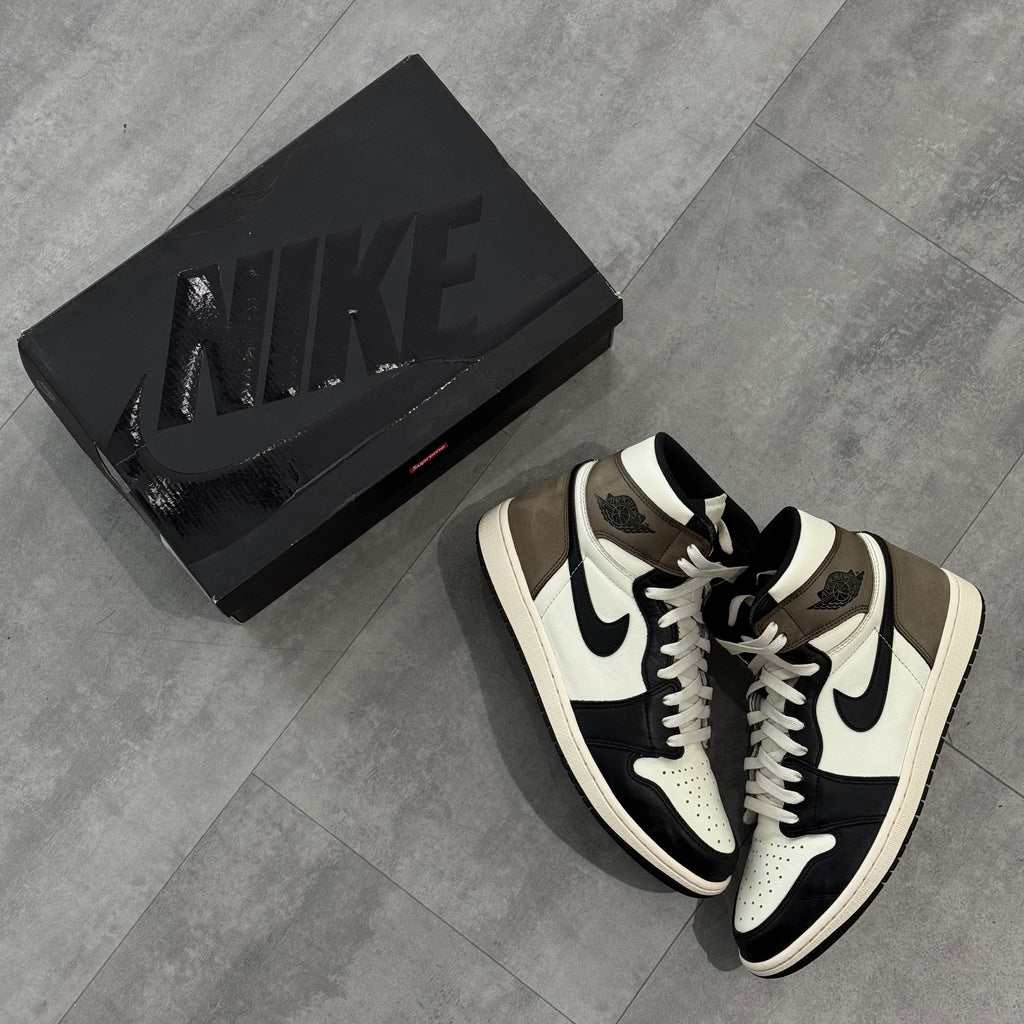 Air Jordan 1 Retro High Dark Mocha (45) - Usado