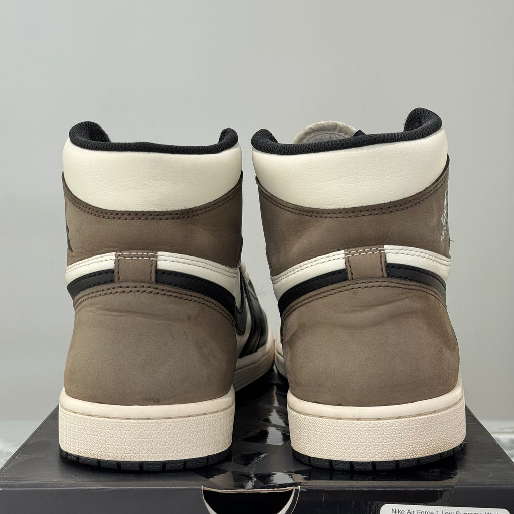 Air Jordan 1 Retro High Dark Mocha (45) - Usado