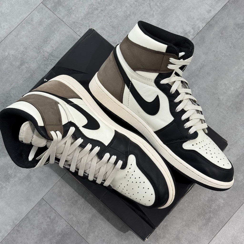 Air Jordan 1 Retro High Dark Mocha (45) - Usado