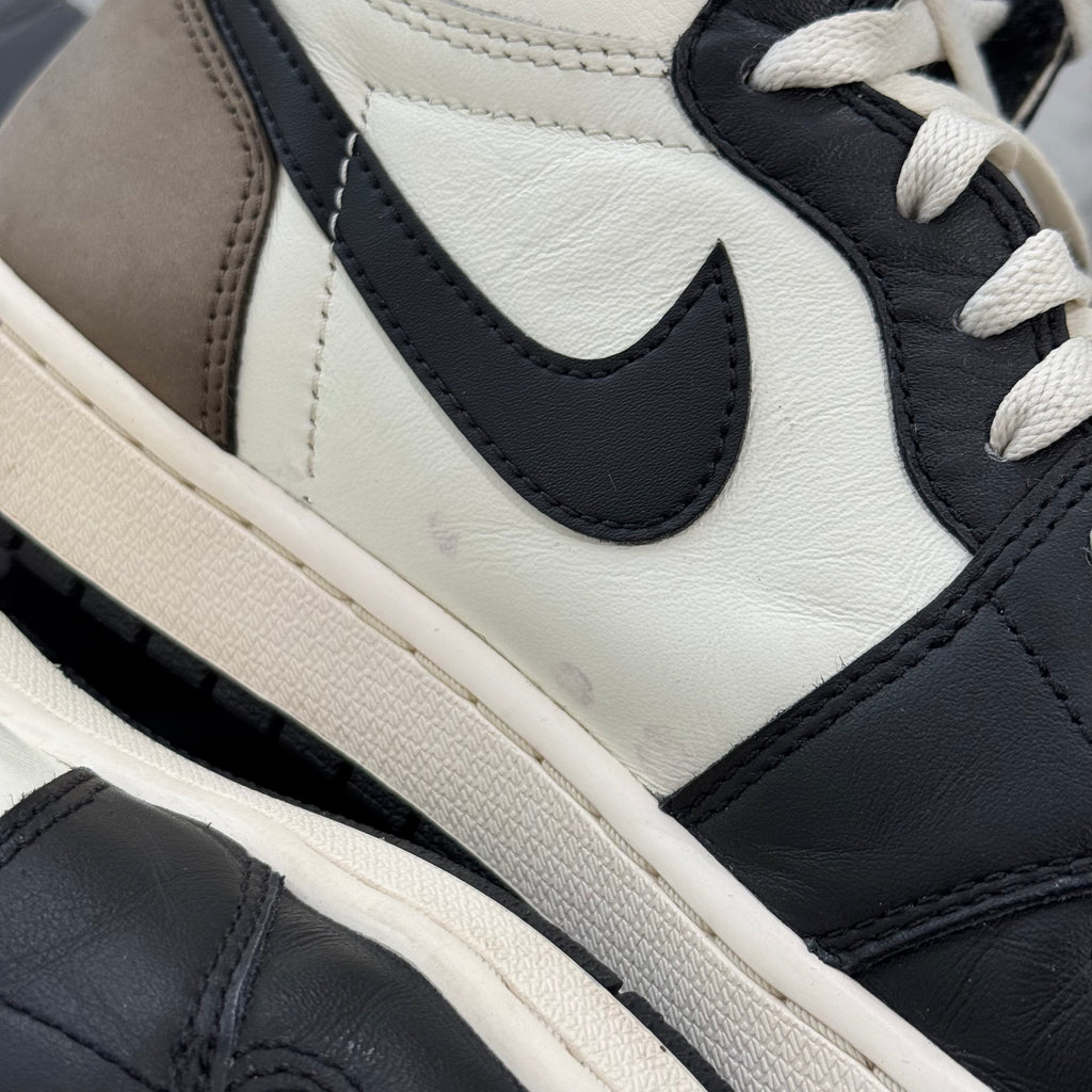 Air Jordan 1 Retro High Dark Mocha (45) - Usado