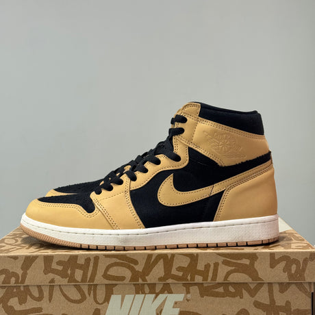 Air Jordan 1 Retro High OG Heirloom (44) - Usado