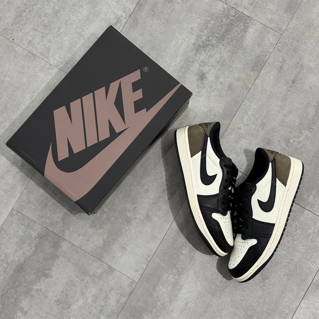 Air Jordan 1 Retro Low OG Mocha (40) - Usado