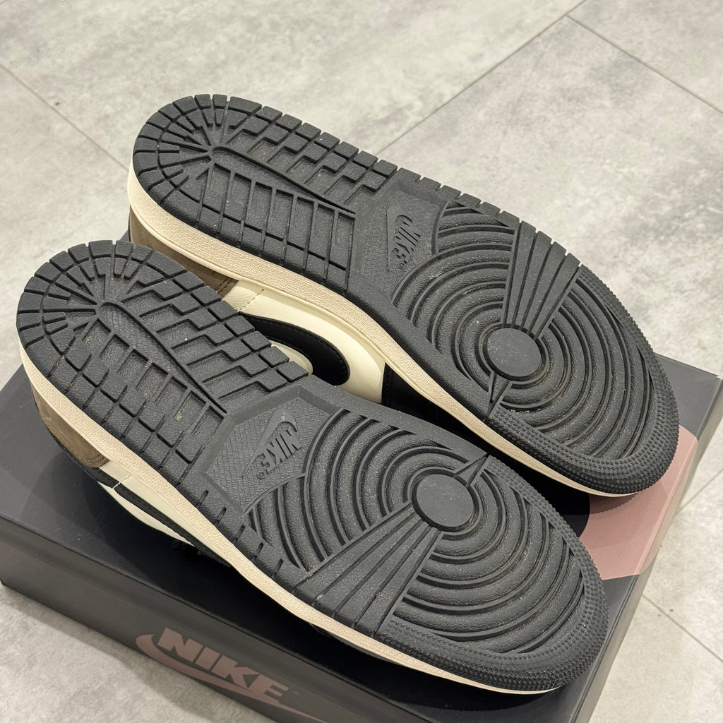 Air Jordan 1 Retro Low OG Mocha (40) - Usado