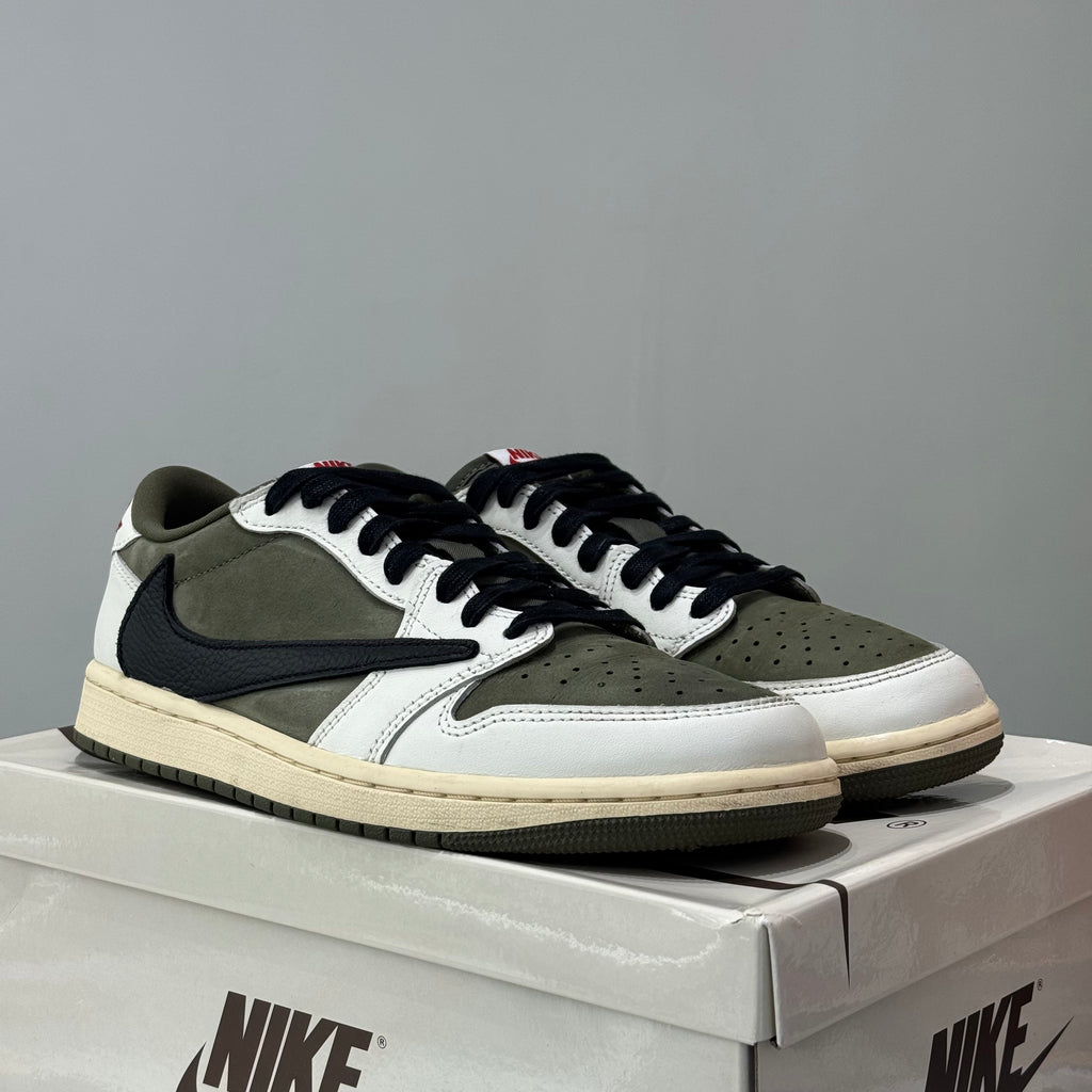 Air Jordan 1 Retro Low OG SP Travis Scott Medium Olive (41) - Usado