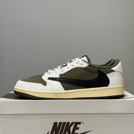 Air Jordan 1 Retro Low OG SP Travis Scott Medium Olive (44) - Usado DM7866-200 – sneaker autêntico da CollectKicks