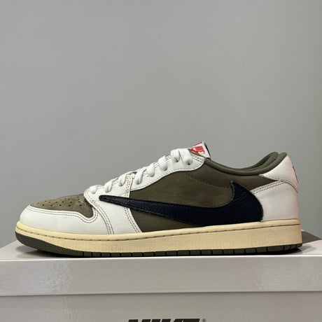 Air Jordan 1 Retro Low OG SP Travis Scott Medium Olive (44) - Usado DM7866-200 – sneaker autêntico da CollectKicks
