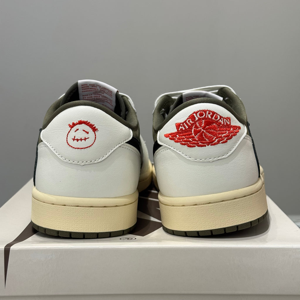 Air Jordan 1 Retro Low OG SP Travis Scott Medium Olive (44) - Usado