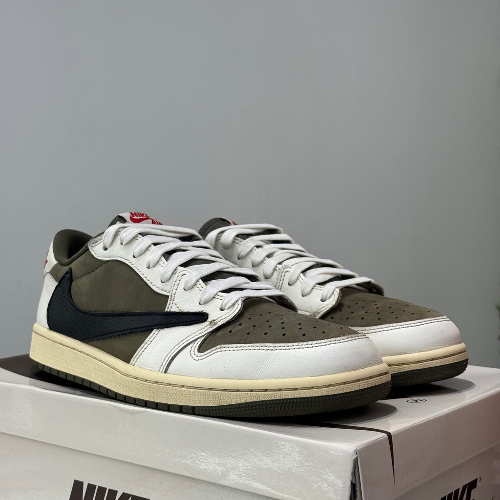 Air Jordan 1 Retro Low OG SP Travis Scott Medium Olive (44) - Usado