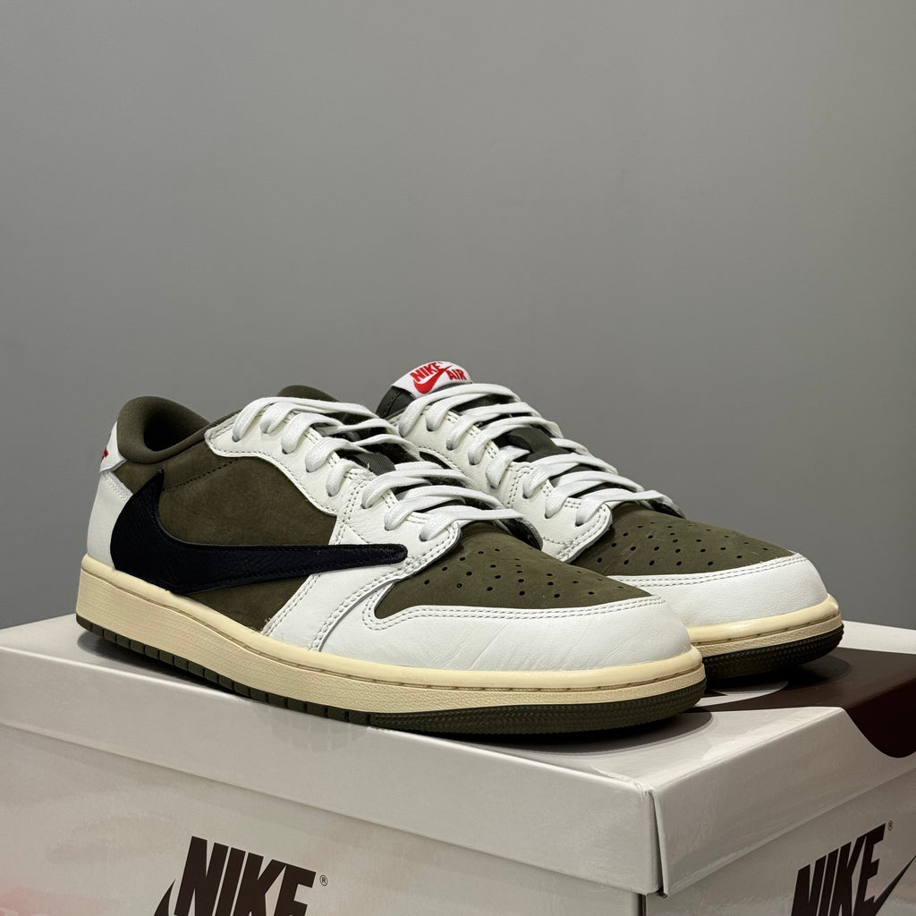 Air Jordan 1 Retro Low OG SP Travis Scott Medium Olive (44) - Usado