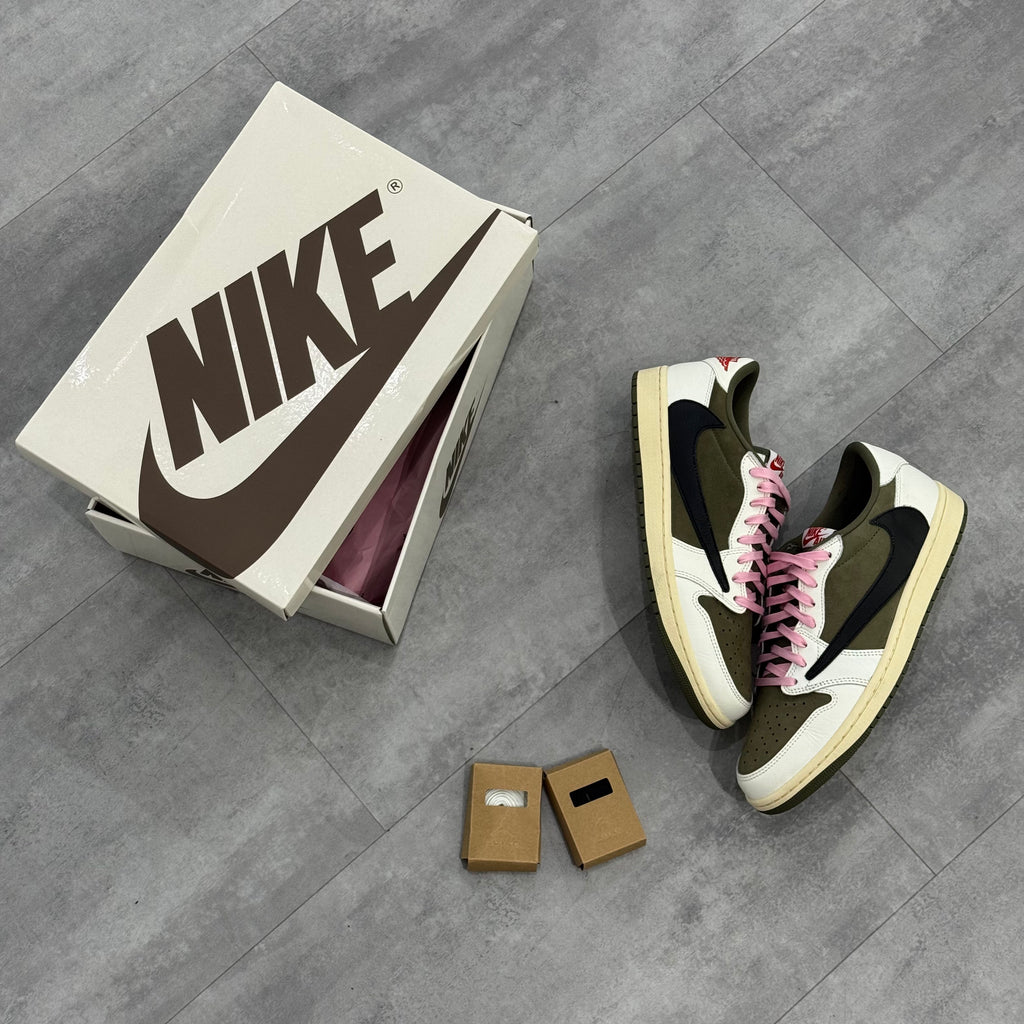 Air Jordan 1 Retro Low OG SP Travis Scott Medium Olive (44) - Usado