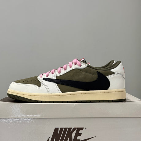 Air Jordan 1 Retro Low OG SP Travis Scott Medium Olive (44) - Usado  – sneaker autêntico da CollectKicks