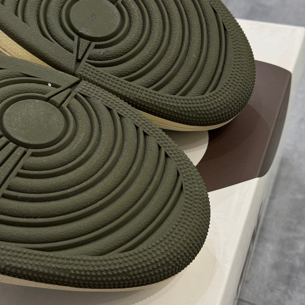 Air Jordan 1 Retro Low OG SP Travis Scott Medium Olive (44) - Usado