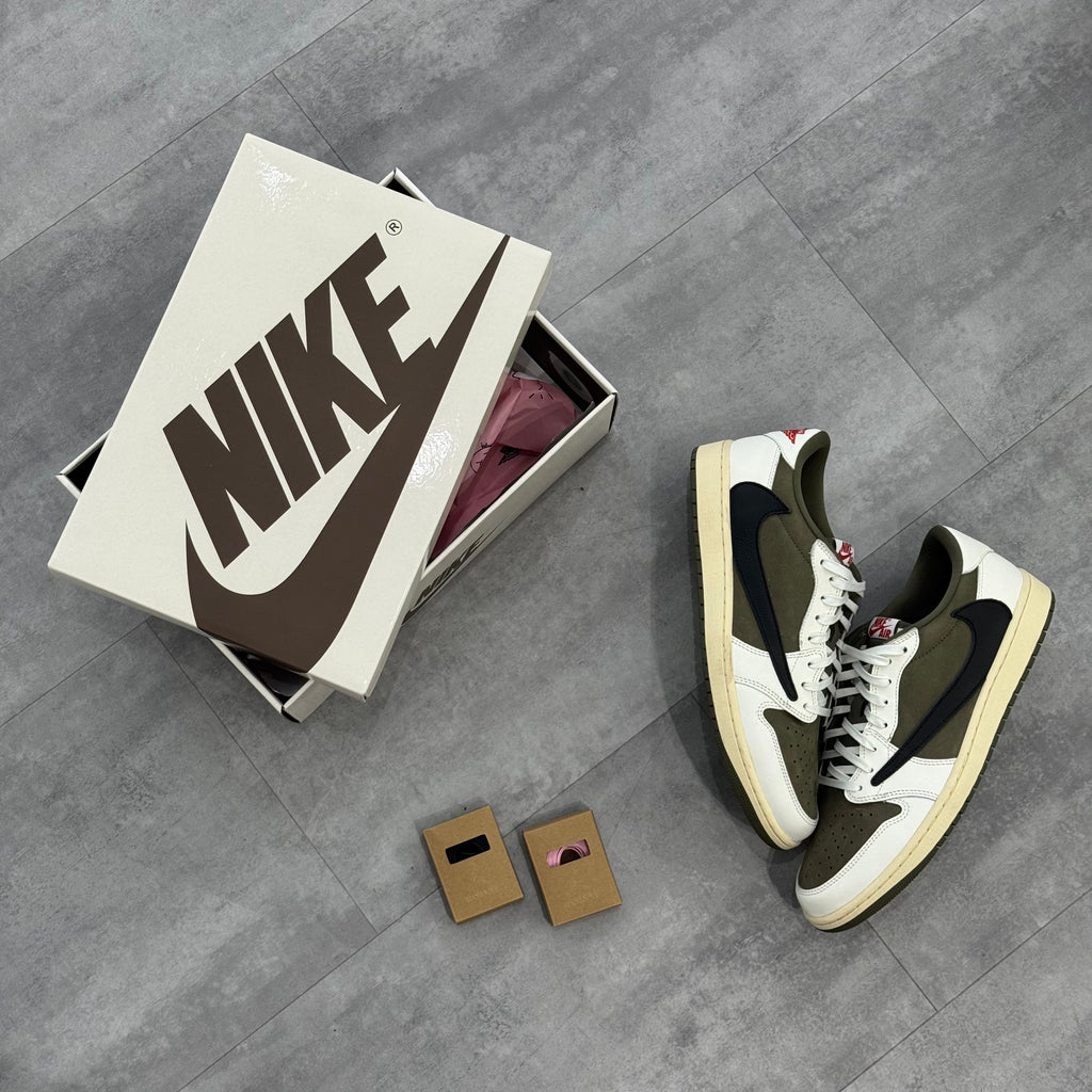 Air Jordan 1 Retro Low OG SP Travis Scott Medium Olive (46) - Usado