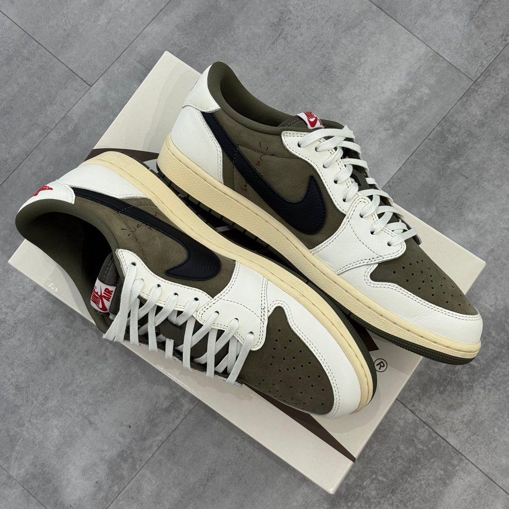 Air Jordan 1 Retro Low OG SP Travis Scott Medium Olive (46) - Usado