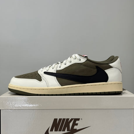 Air Jordan 1 Retro Low OG SP Travis Scott Medium Olive (46) - Usado  – sneaker autêntico da CollectKicks