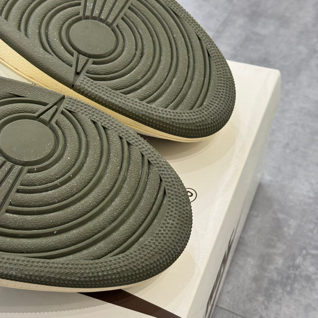 Air Jordan 1 Retro Low OG SP Travis Scott Medium Olive (46) - Usado