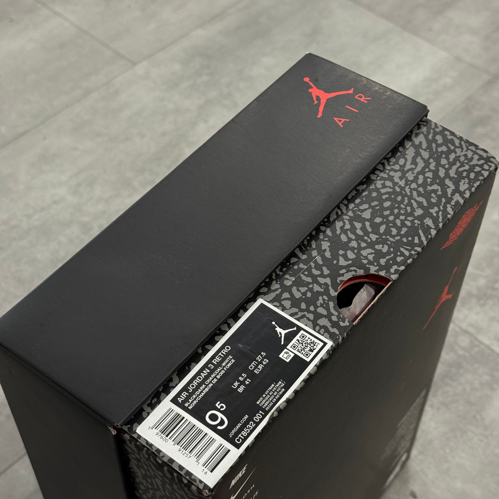 Air Jordan 3 Retro Black Cat (43) - Usado