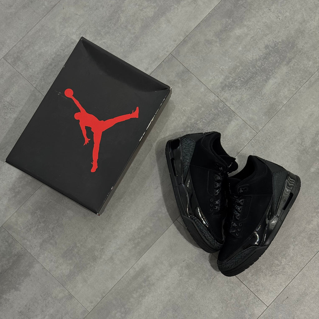 Air Jordan 3 Retro Black Cat (43) - Usado