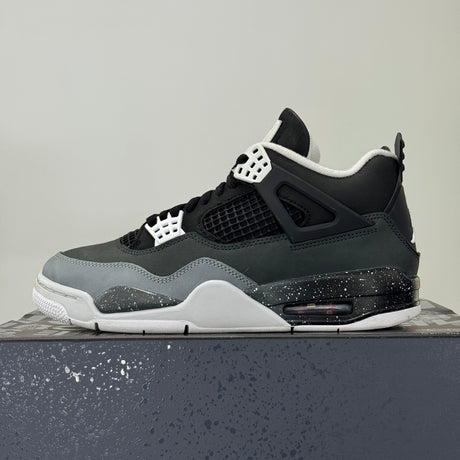 Air Jordan 4 Retro Fear (41) - Usado  – sneaker autêntico da CollectKicks