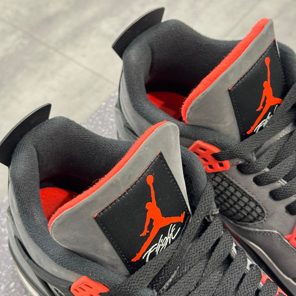 Air Jordan 4 Retro Infrared (43) - Usado