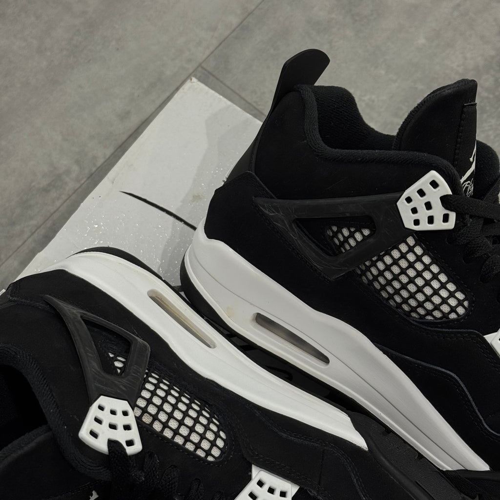 Air Jordan 4 Retro White Thunder (43) - Usado | Sneakers Usados CollectKicks