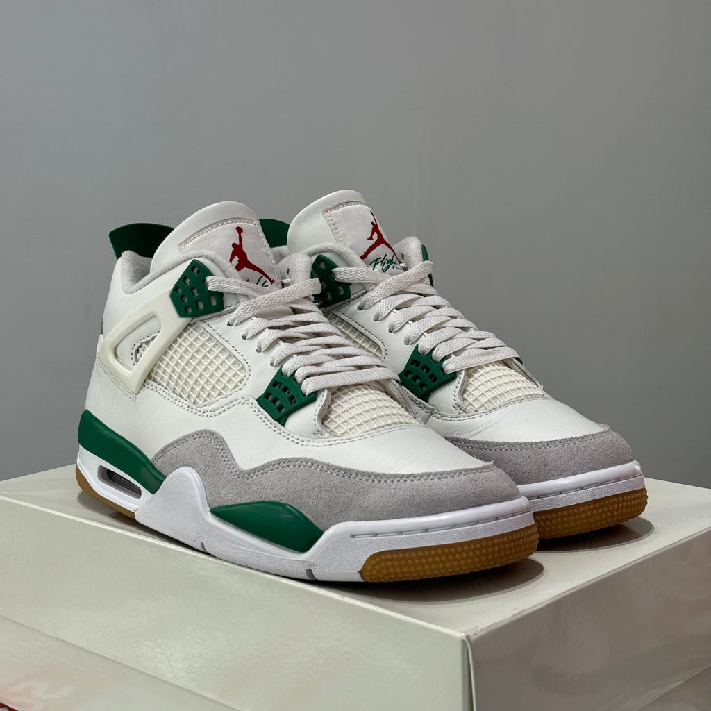 Air Jordan 4 SB Retro Pine Green (42.5) - Usado