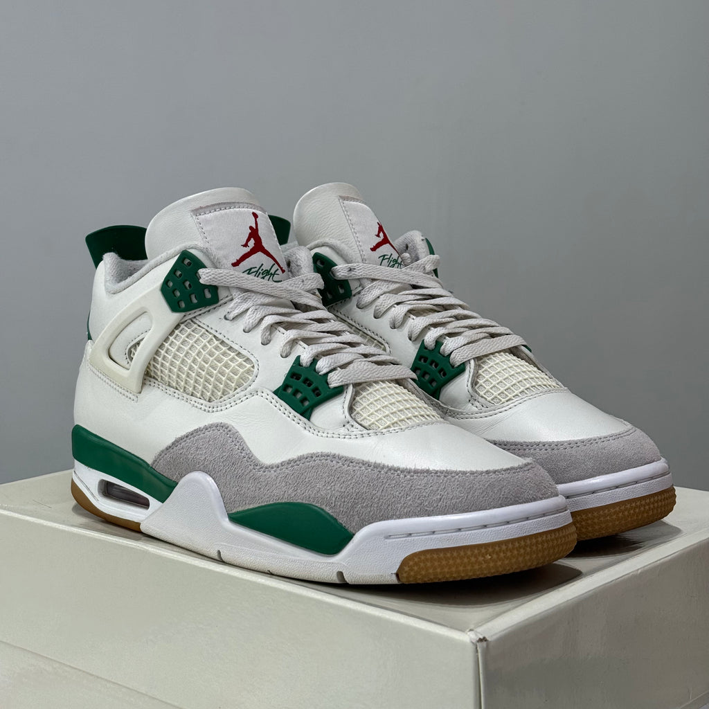 Air Jordan 4 SB Retro Pine Green (42.5) - Usado