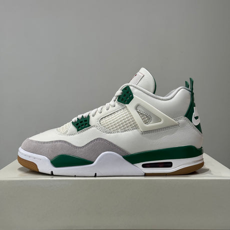 Air Jordan 4 SB Retro Pine Green (43) - Usado  – sneaker autêntico da CollectKicks