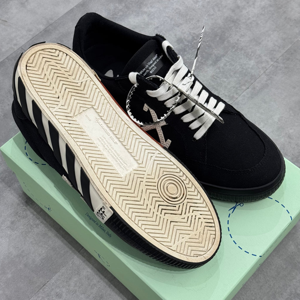 OFF-WHITE Vulc Low Black White Arrow